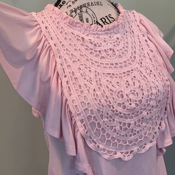 Cable & Gauge Light Pink Ruffle Sleeveless top with Crochet Lace Women’s Small - Picture 5 of 6